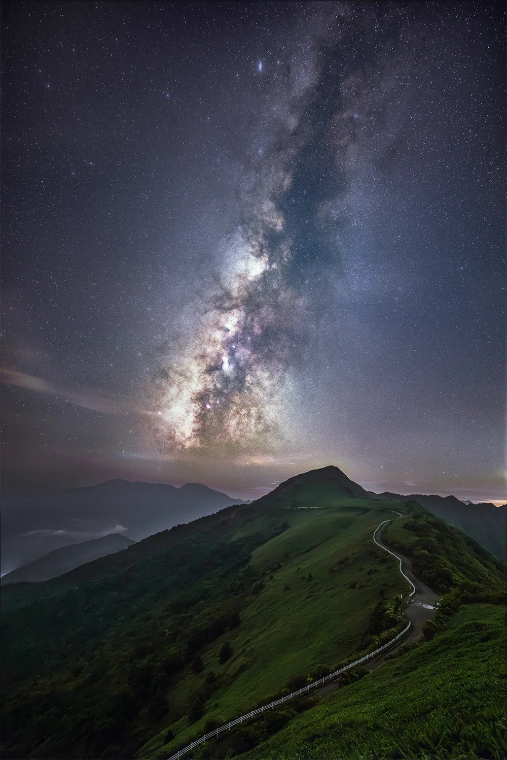@mayb_photograph 星降る天空の道