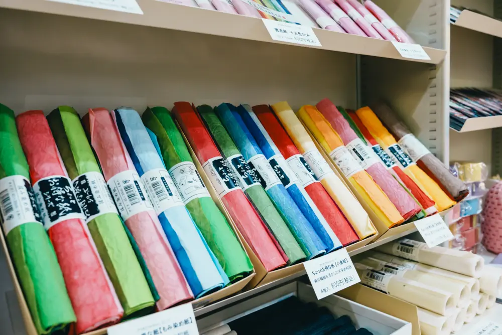 色とりどりの紙製品