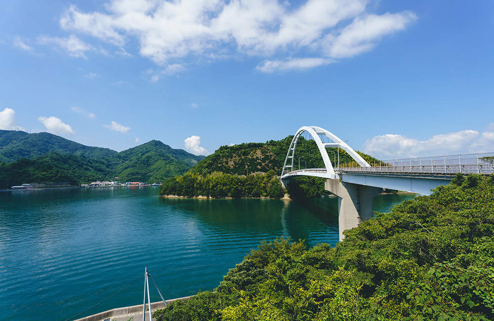 とびしま海道の終端。潮待ち港の風情を残す岡村島。その1
